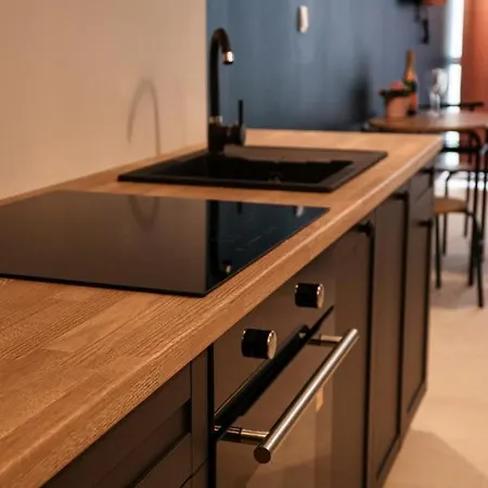Apart Apartment *