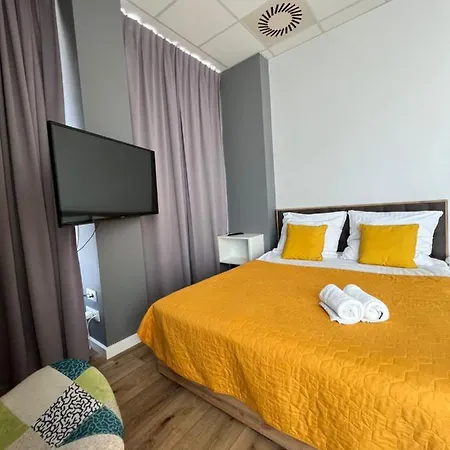 Apart Apartment *