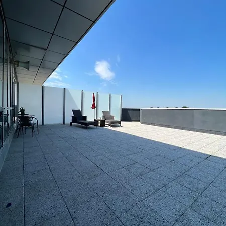 Apart Apartment *